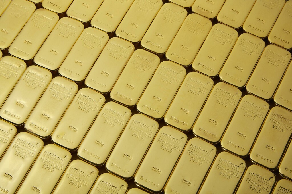 kultaharkot levynä gold bars in a row