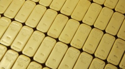 kultaharkot levynä gold bars in a row